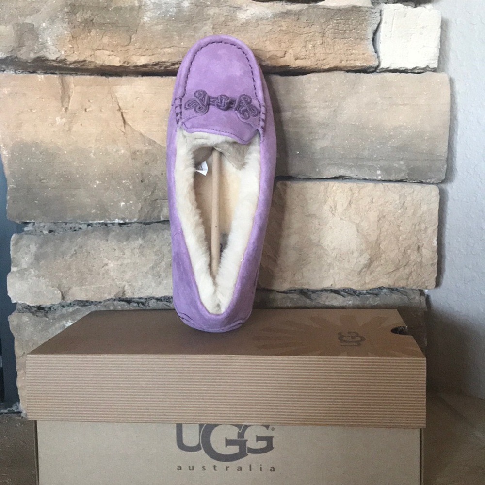 NIB- size 8- UGG Slippers